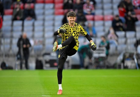 Goalkeeper Gregor Kobel Borussia Dortmund BVB (01) Warm-up training German Classico, FC Bayern