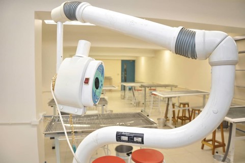 Aparelho de RX para animais. Sala de exames em faculdade de Veterinária
