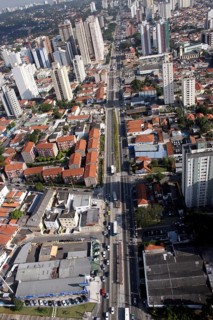 AVENIDA SANTO AMARO CAMPO BELO - BROOKLIN PAULISTA - SP JUNHO DE 2005 FOTO MARCOS HIRAKAWA KEYSTONE