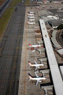 AEROPORTO DE CONGONHAS - SP JUNHO DE 2005 FOTO MARCOS HIRAKAWA KEYSTONE