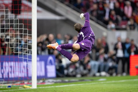 Finn Dahmen (FC Augsburg, goalkeeper, #1), COLOGNE, Germany - OCTOBER 18: During the Bundesliga