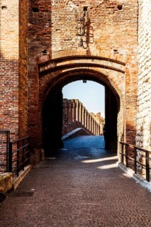 Passage to Castelvecchio Bridge, or Scaligero Bridge. Verona, Province of Verona, Italy