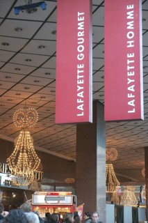 Sign, Glosses, Galeries Lafayette Haussmann, Boulevard Haussmann - 75008, (75), Paris, France