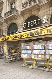 Newsstand, Place Saint-Michel, 6ème arrondissement, (75006), Paris, France