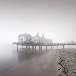 Seebrücke, Sellin, archway, diving bell behind at dawn, seaside resort Sellin, Rügen island,