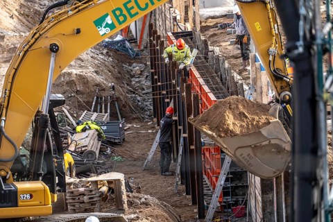 Construction site, dismantling, demolition of a large building, construction of retaining walls in