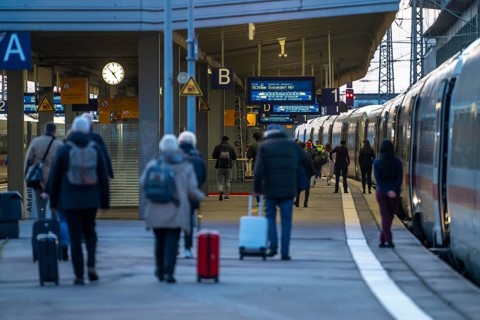 ICE train, in Essen main station, on the platform, North Rhine-Westphalia, Germany