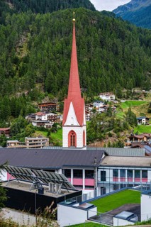 View of the town center with Gothic parish church from 1288, Sölden, Ötztal, Tyrol, Austria
