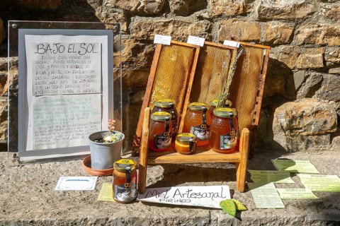Bajo el Sol products, artisanal honey for sale, Ainsa, Aínsa-Sobrarbe, Huesca province, Aragon,