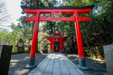 Red Torii and Small Shrine, Hakoneshichifukujin, Hakone Shrine, Shinto Shrine, with Sun Star,