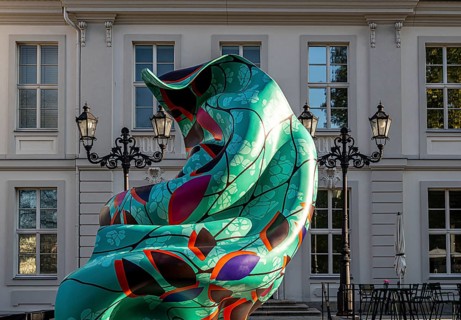 Yinka Shonibare, steel reinforcement with hand-painted fibreglass heart casting, artwork in front