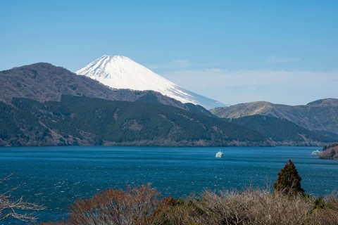 View of Lake Ashi with Mount Fuji volcano, Benten-no-hana Tenbodai viewpoint, Hakone Park, Hakone,
