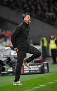 Coach coach Sandro Wagner FC Augsburg FCA gesture on the sidelines VfB Stuttgart MHPArena, MHP
