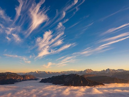 Feather clouds over the Berchtesgaden Alps, fog in the valley, Hochstaufen, Chiemgau Alps, Upper
