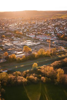 City and surrounding nature in soft autumn light, residential areas clearly visible, Grossbottwar,