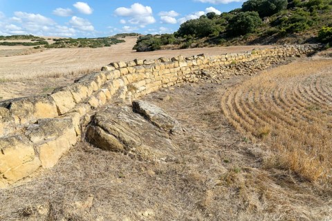 Presa de Cubalmena stone wall dam, Roman site of Los Banales, near Layana, Zaragoza province,