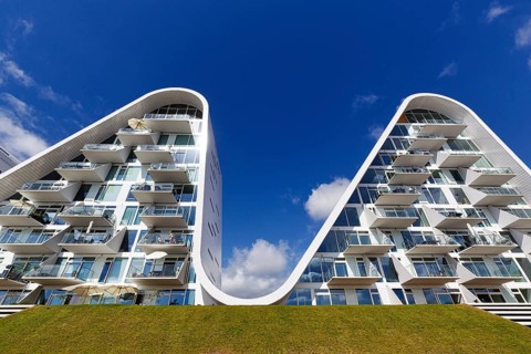 Wave-shaped residential complex Bølgen, Die Welle, architect Henning Larsen, modern architecture,