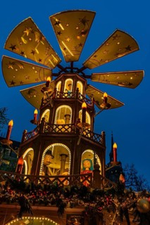 Christmas market with three-story illuminated Christmas pyramid, Rindermarkt, Munich, Upper