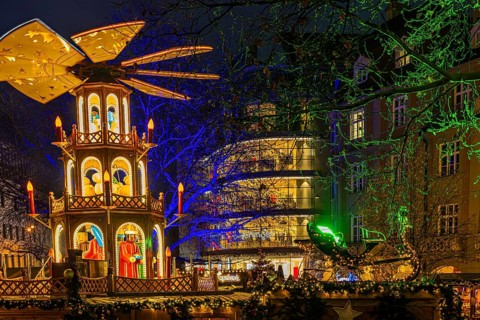 Christmas market with three-story illuminated Christmas pyramid, Rindermarkt, Munich, Upper