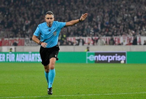 Referee Horatiu Fesnic ROU Gesture Europa League, MHPArena, MHP Arena Stuttgart, Baden-Württemberg,