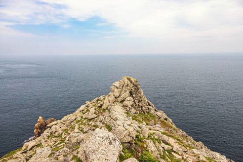 Seascape view to the horizon from a rocky peninsula at the coast, Crozon peninsula, Bretagne,