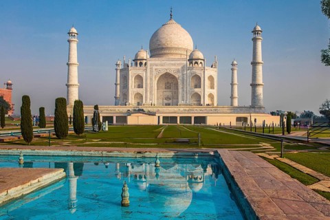 Taj Mahal, most famous building of the Mughal period in Agra