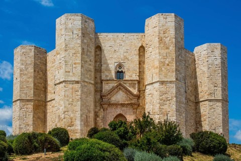 Octagonal castle - landmark of the region, Castel del Monte, Puglia
