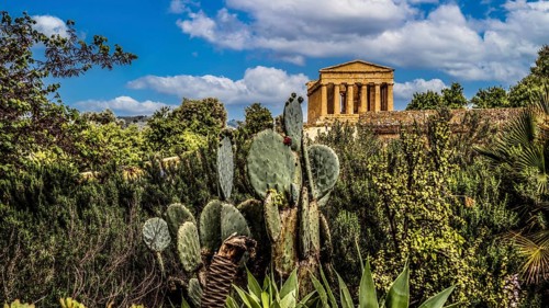 Temple of Concordia, 425 BC, one of the best preserved temples, Valley of the Temples, Agrigento,