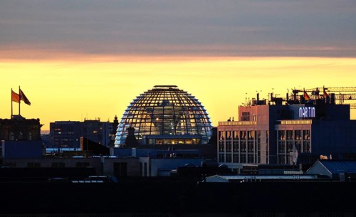 Visitor to the Reichstag dome at sunset Berlin, 05.11.2025, Berlin, Berlin, Germany