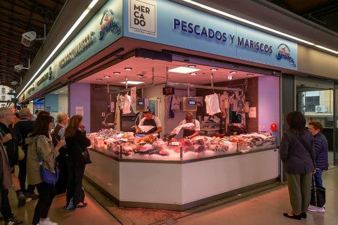 Market stall shop store selling fish and seafood inside Mercado Central de Zaragoza, Zaragoza,