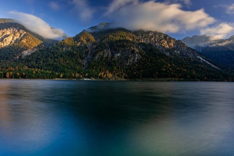 Mountain lake, evening light, mountains, windy, clouds, autumn, autumn color, Plansee, Tyrol,