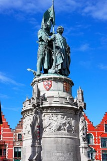 Monumental monument to Jan Breydel and Pieter de Coninck in front of historic staircases on the
