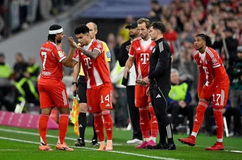 Most expensive change, Bundesliga substitute, Michael Olise FC Bayern Munich FCB (17) Harry Kane FC
