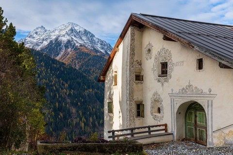 Engadin house with sgraffiti, historic houses, Piz Mezdi, Piz d'arpiglias, Guarda, Engadin,