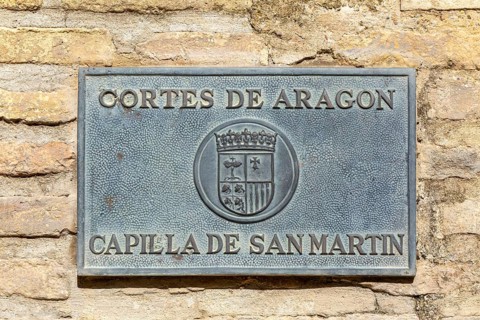 Sign for Cortes de Aragon, Capilla de San Martín, courtyard chapel of Saint Martin, Aljafería