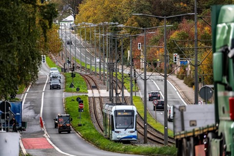 Bogestra tramway, line 305, on the Wattenscheider Hellweg, tram line in the middle of the street,