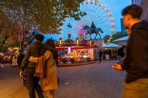 Full city center, shopping street, Kettwiger Straße pedestrian zone in Essen, first takeaways and