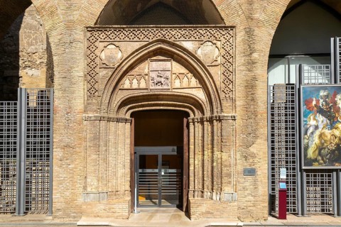 Stonework design historic arched door, Aljafería Palace, Zaragoza, Aragon, Spain, Europe - doorway