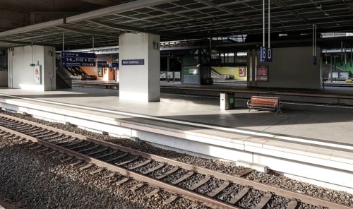 Empty platform at Berlin Südkreuz station, 31.10.2025. There are no ICE trains stopping at Südkreuz