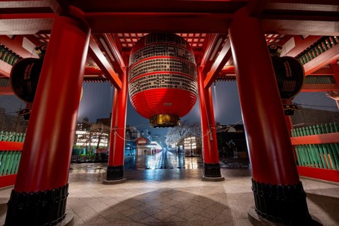 Huge red lantern in the illuminated thunder gate Kaminarimon of Asakusa Shrine or Senso-ji Temple,