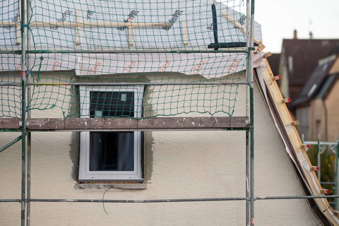 Energetic renovation of an apartment building, renovation of an old building, new roof covering,