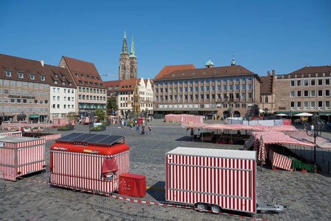 Market stalls at Hauptmarkt, Schöner Brunnen, St. Sebald Church, Old Town, Nuremberg, Middle