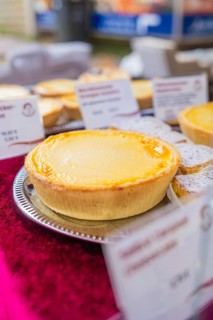 Close-up of a cheesecake on a silver plate at a market stand, Streuobstmarkt, Sindelfingen,