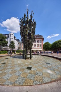 Shrove Tuesday fountain, fountain with bronze sculptures, sculptor Blasius Spreng, architect Helmut