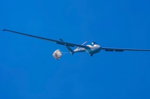 A Hänle H-101 somersault glider, registration D-3033, during a demonstration as part of an air show