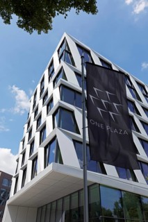 One Plaza office and commercial building with distinctive façade, HPP Architekten, Düsseldorf,