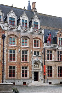 Gruuthusemuseum with equestrian statue of Lodewijk van Gruuthuse above the entrance portal in the