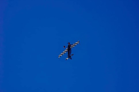 A single-engine aerobatic aircraft during a flight demonstration at the Rossfeld Luftsportverein in