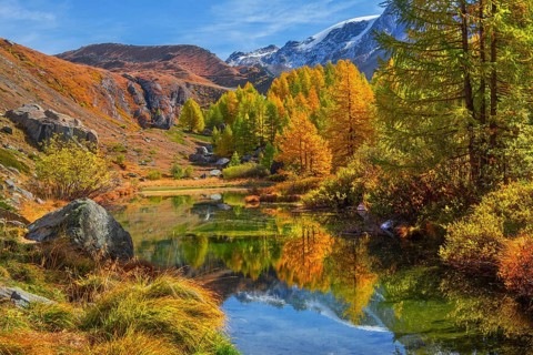 Grindjisee on the 5-lake hiking trail in autumn, Zermatt, Mattertal, Valais, Switzerland