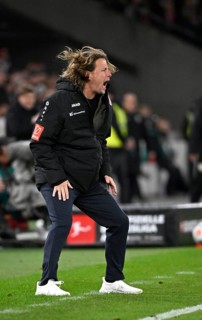Coach coach Bo Henriksen 1st FSV Mainz 05 on the sidelines Gestik Gesture MHPArena, MHP Arena